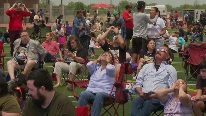 Thousands Of Americans Gather To Experience Solar Eclipse