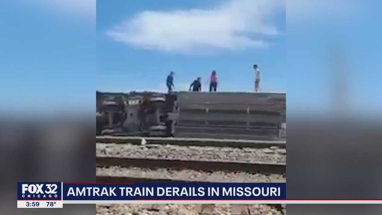 Amtrak train traveling to Chicago strikes dump truck, derails - YouTube