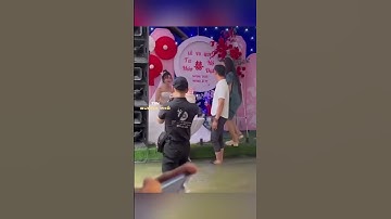 Cô dâu Huế khóc nức nở giữa đám cưới ngập nước vì lo khách không đến dự