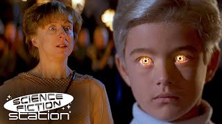 The Kids Attack The Townsfolk | Village Of The Damned (1995) | Science Fiction Station