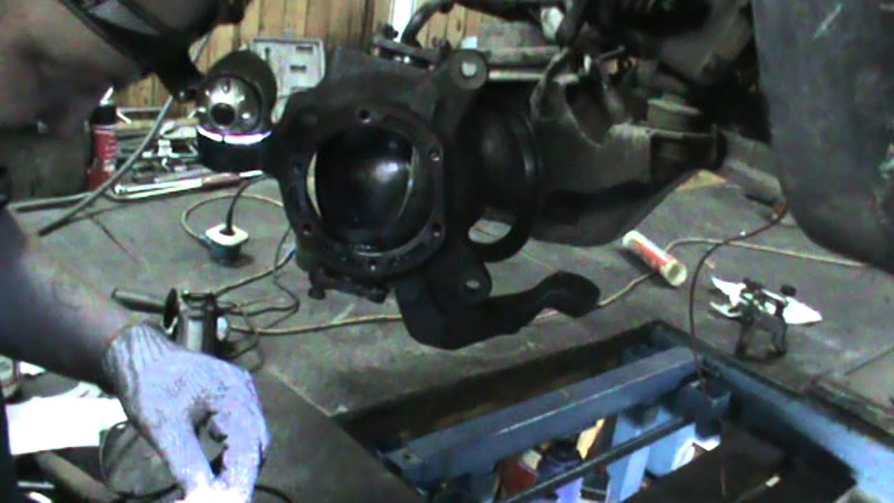 Переборка поворотного кулака на Патруле. самостоятельный ремонт