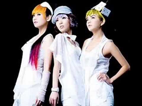 S.H.E 天亮了 me singing