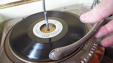 Zenith Stroboscope Cobramatic record player playing a 16-2/3 RPM record.