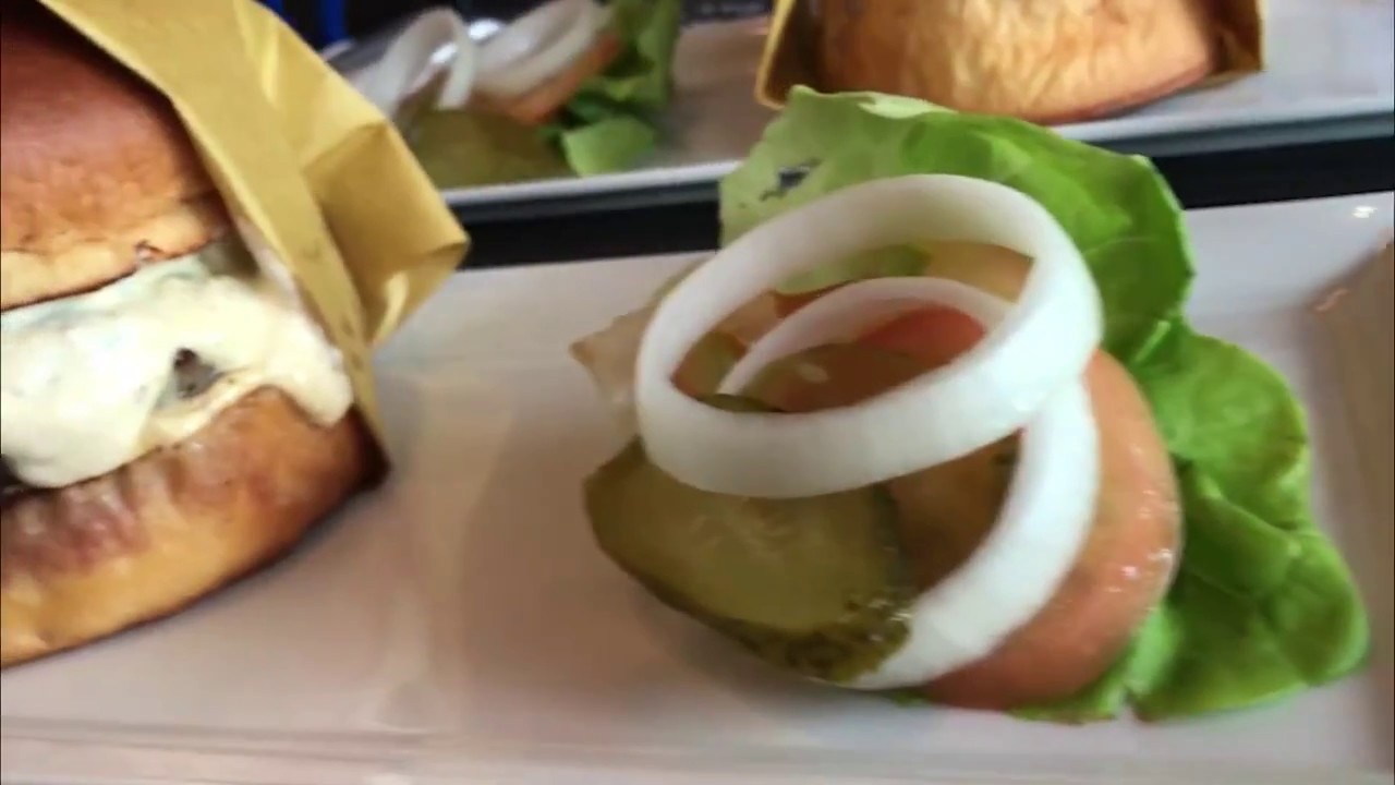 Cafe hopping along DTL3