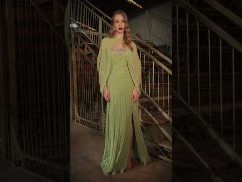 Vestido longo tomara-que-caia bordado de canutilhos