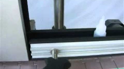 LabelOn™ Basic Small Round Bottle Labeling