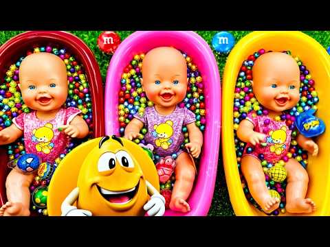 Sorting Colorful Candy with Baby Dolls — Satisfying Color Play