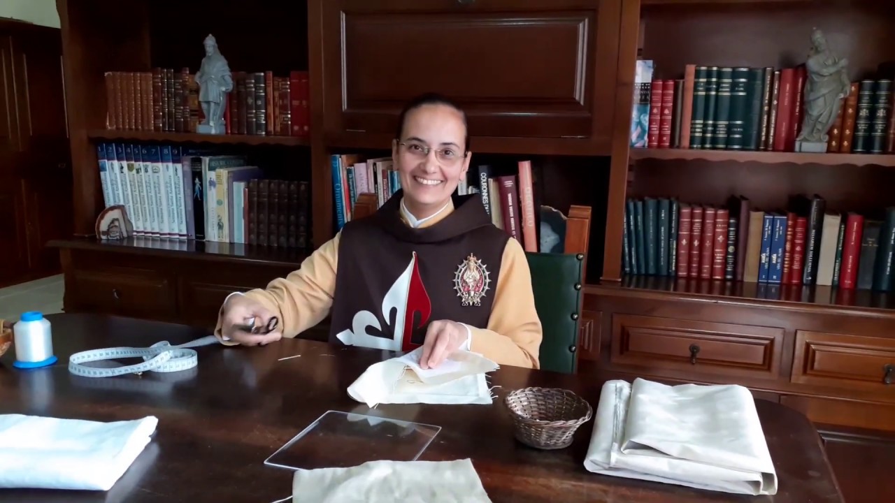 O que é uma pala? Um aperitivo de um curso de costura litúrgica com os Arautos do Evangelho?