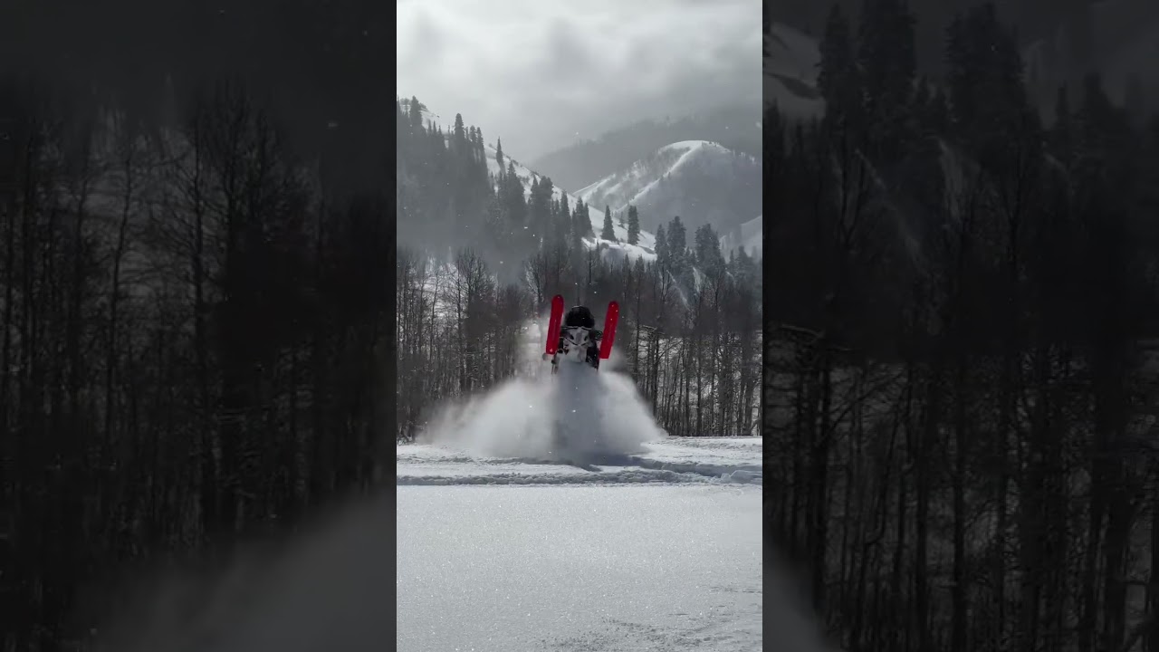 The 2023 Lynx Shredder RE Turbo lookin Magical with the snow and sun shining! Sean’s 1st time w/lynx