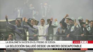 🚨 LA SELECCIÓN ARGENTINA SALUDÓ DESDE EL MICRO DESCAPOTABLE
