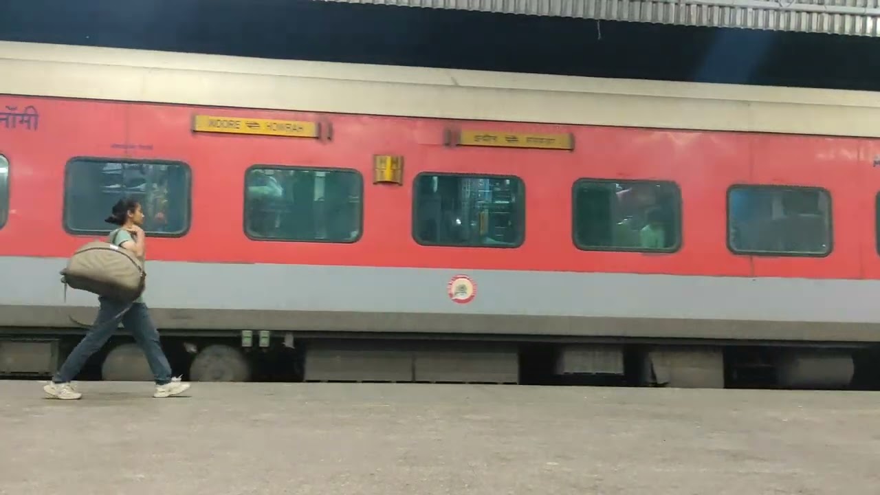 22911- Indore Hawarh Shipra Express arrival 