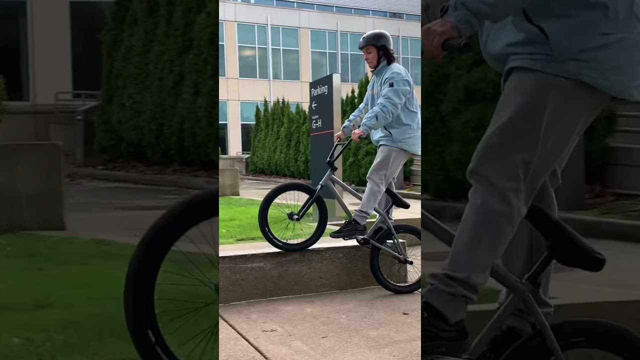 Bmx long feeble grind 