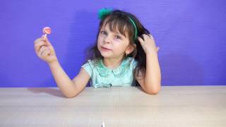 Едим из унитаза. Чупа Чупс и унитаз.