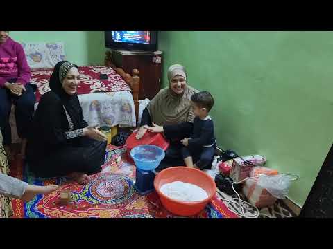 يوم من فطار رمضان كل مره تيجي على الجاهز المره دي حلفت تعمل البسكويت هي وتروح الفرن وتخبز