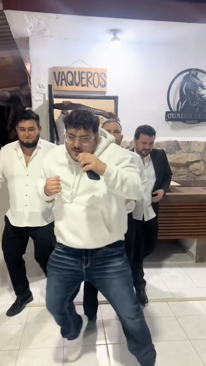 Cintos que no cualquiera trae ​⁠@LAMOLECHIDA #GrupoFrontera #Shorts