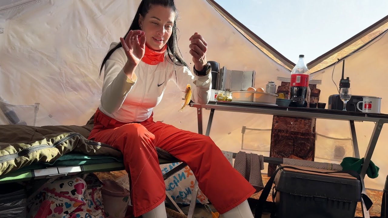 ВЗЯЛИ МОДЕЛЕЙ НА НОЧНУЮ ЗИМНЮЮ РЫБАЛКУ, ЛАГЕРЬ НА ЛЬДУ, ПРАЗДНУЕМ 8 МАРТА 