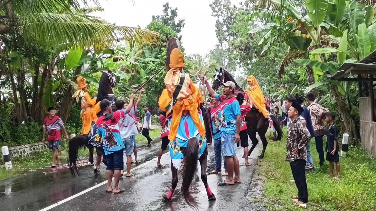 Arak arakan desa mulyosri