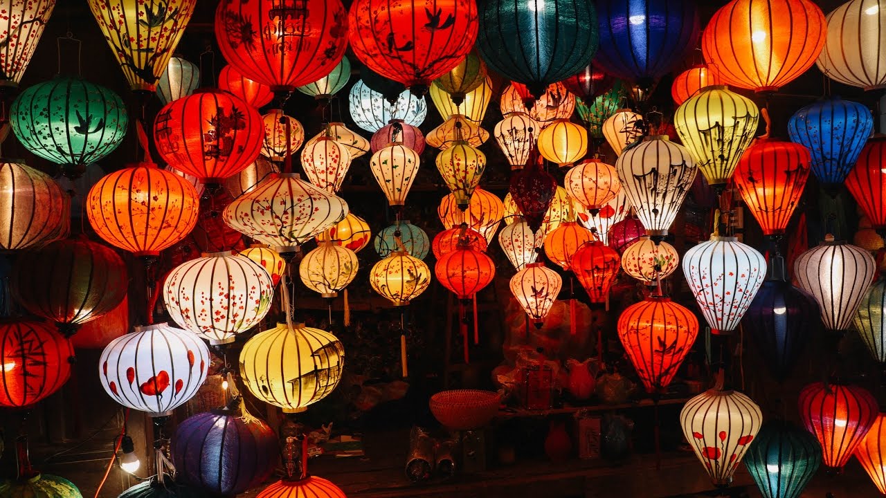 BEAUTIFUL LANTERNS AT NIGHT MARKET! Vlog 018 The Japanese Traveler