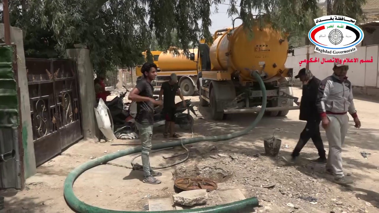 مديرية مجاري محافظة بغداد تستمر بتسليك انابيب الصرف الصحي وسحب المياه الاسنة في قضاء الحسينية