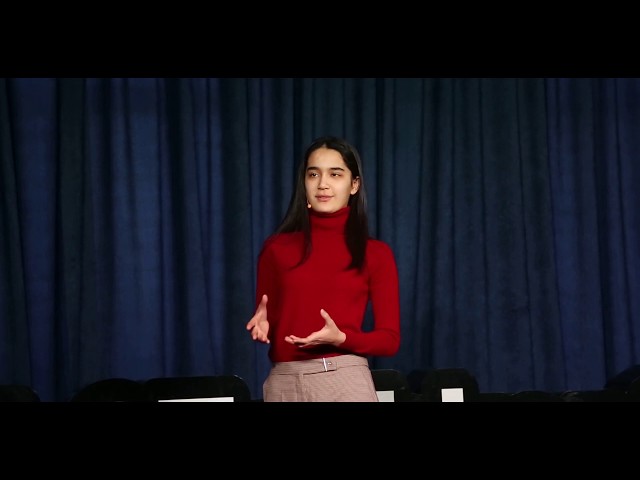 Qizlar katta dildolar tomonidan anuslarini yirtib tashlashadi