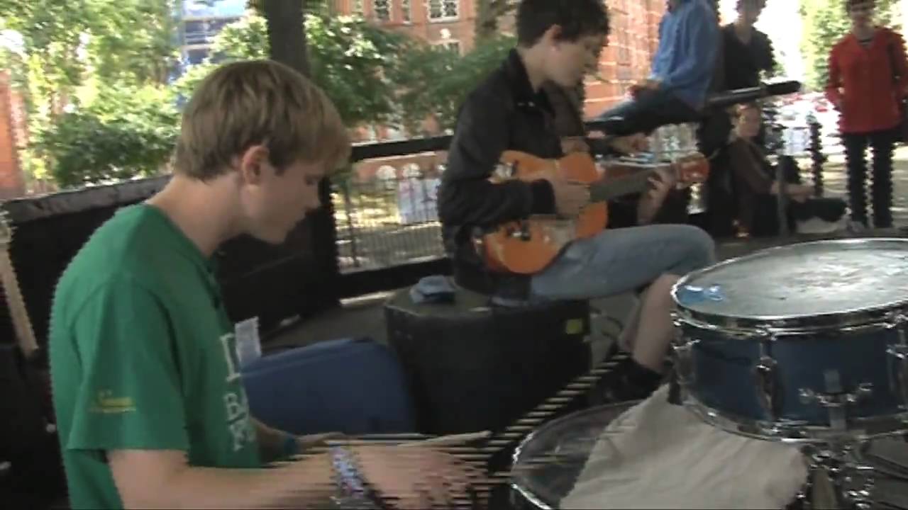 Micachu and the Shapes - Curly Teeth