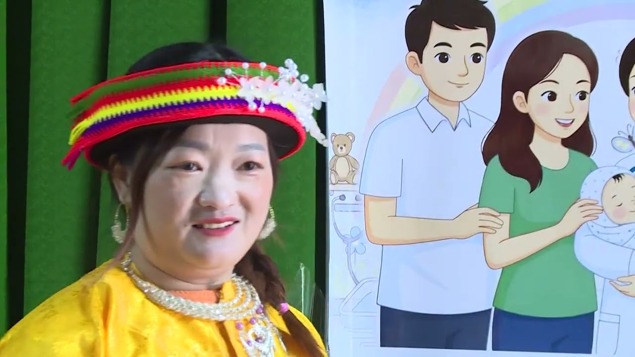 Trung tâm truyên thông GDSK TƯ thử nghiệm bộ tài liệu truyền thông tại xã Đồng văn tinh Tuyên Quang