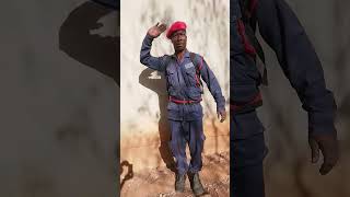 Mlinzi Wa Diamond Akiwa Kazini