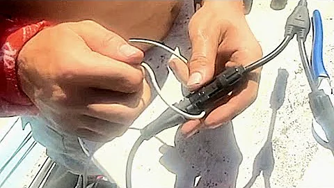 30sec Trick To Disconnect Stuck MC4 Connectors Without Tools