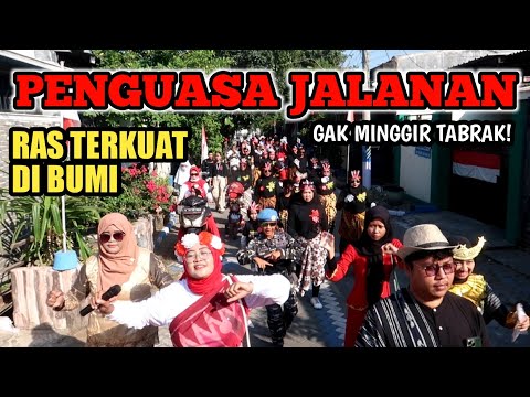 HEBOH! SATU KAMPUNG BIKIN KARNAVAL SENDIRI JALANAN DIKUASAI EMAK-EMAK - Gak ada yang berani lewat