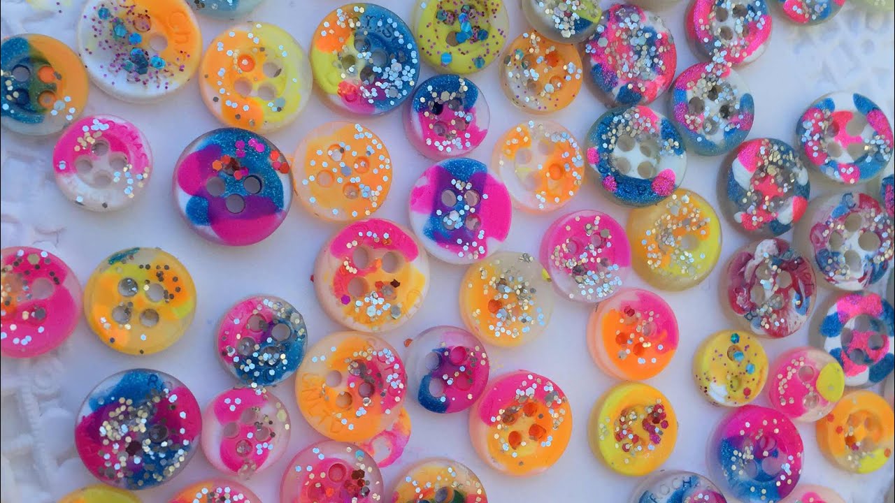 Reciclar BOTONES viejos en nuevos y coloridos scrapbook paper