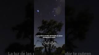 En cada estrella del firmamento Dios puso su luz protectora,  su luz que guía, y te abraza.