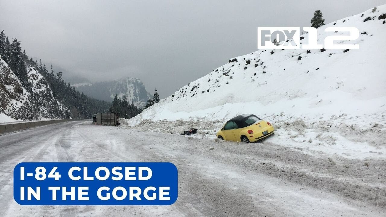 Ice storm shuts down I-84 between Troutdale and Hood River - YouTube