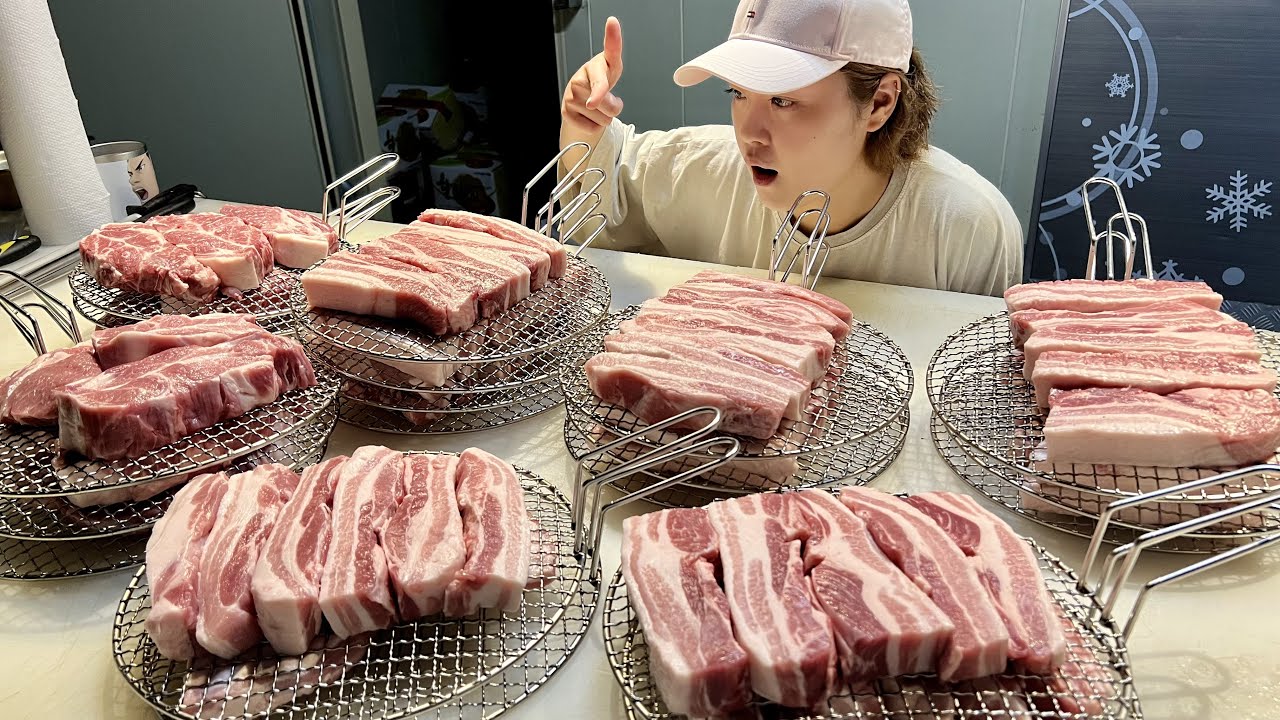 1000 порций в день распроданы! Стейк из свиной грудинки, приготовленный на соломе