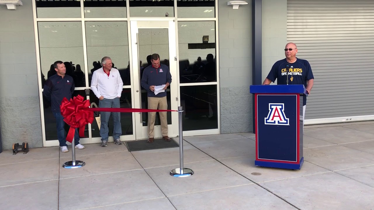 news Watch: Terry Francona helps open the Arizona Wildcats’ hitting facility that bears his name