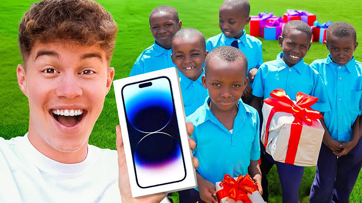 מחלק מתנות בשווי 25,000 שקל לילדים באפריקה!!