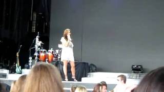 Jonas Brothers Soundcheck- Demi forgets question