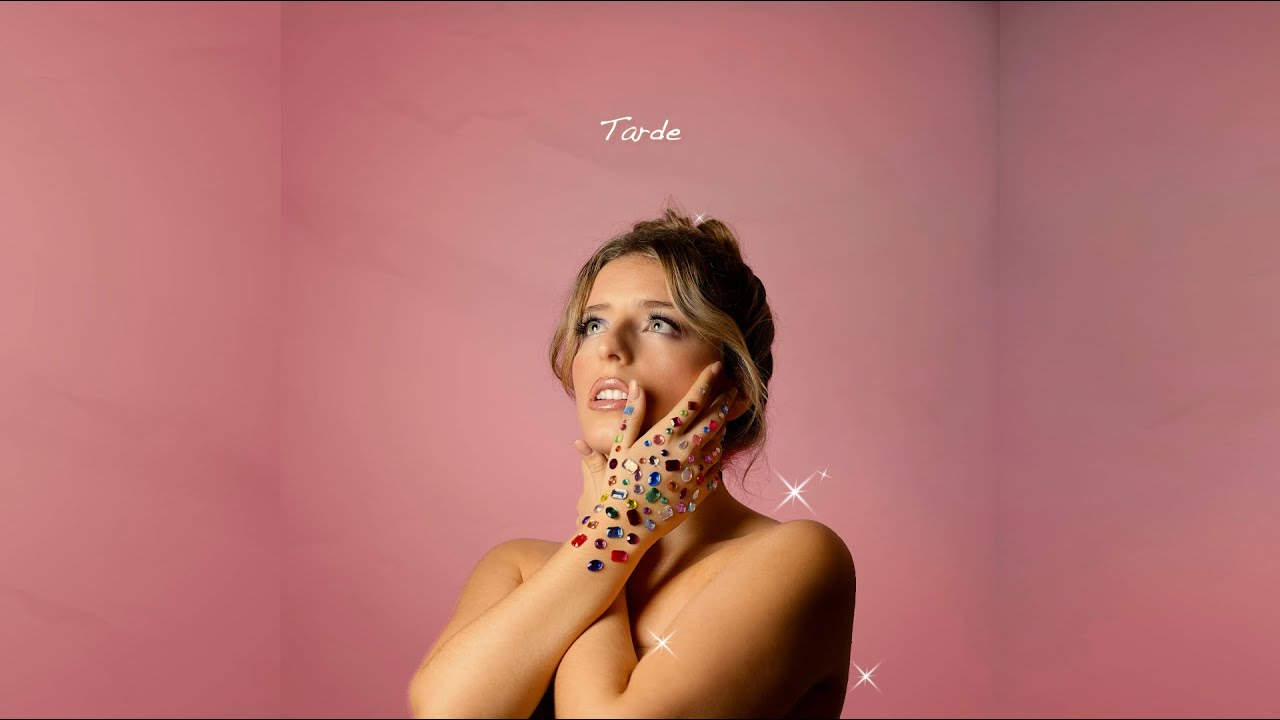 Watch Flaviana Borges - Tarde (lyric video) on YouTube Watch Flaviana Borges - Tarde (lyric video) on YouTube