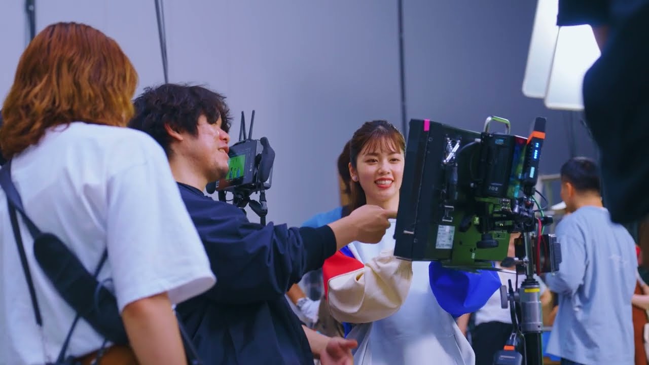 コミックシーモアCM「3人のマンガ好き マンガ多すぎ」篇 小芝風花さん 澤部佑さん 木村昴さん - TourismGuideToJapan