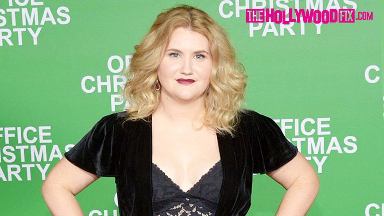 Jillian Bell Greets Fans & Signs Autographs At The "Office Christmas Party" Movie Premiere 12.7.16