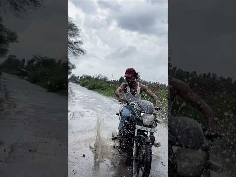 Due to rain, a pothole had formed and it was not visible due to water, accidents were happening. thumbnail