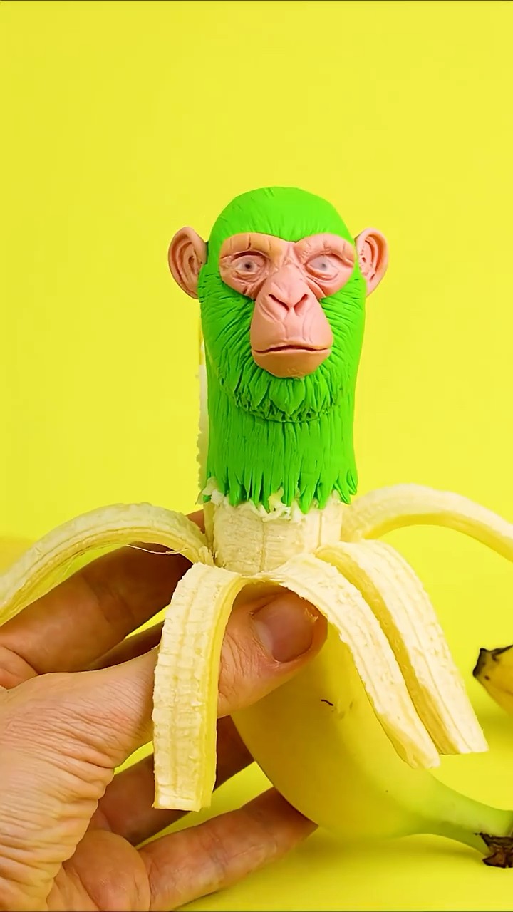The WEIRDEST Banana Sculpture You'll Ever See! #brainrot - YouTube