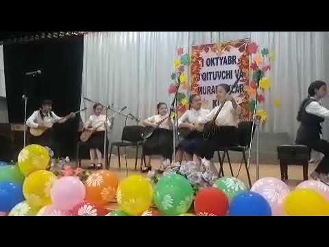 Kumush guruhidagi yalangoch qizlar It qiz bilan jinsiy aloqada boladi