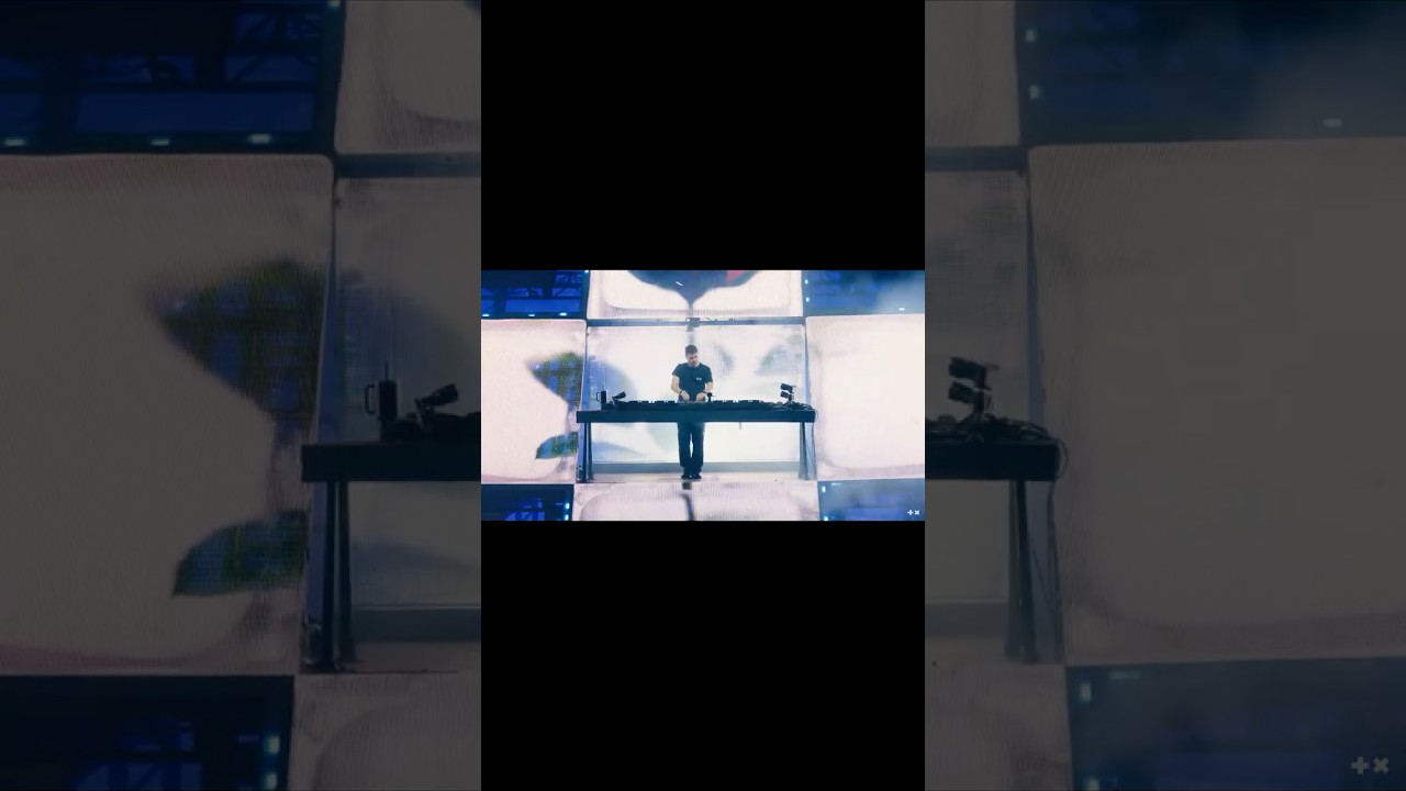 Watch These Two DANCING on Stage with Stunning Moves!