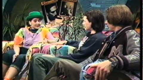 Straitjacket Fits - Interview & Missing Presumed Drowned (live)