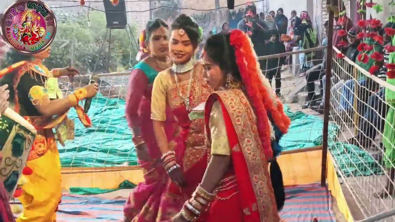 Mahila danda nrutya kharajhura rama suna