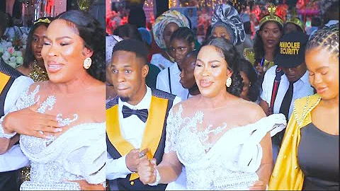 Actors,Guests &Press Struggle To See Faithia Balogun At Her Grand Entry To Her Birthday Wit Her Kids
