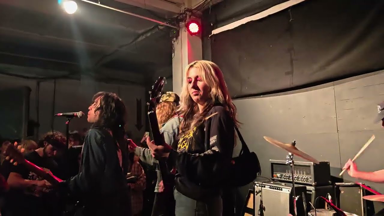 1 -800-MIKEY - Pumpkin Pie + Digital Pet - Bagnolet - 05/10/2025