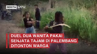 Duel Dua Wanita Pakai Senjata Tajam di Palembang Ditonton Warga