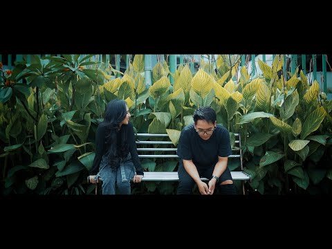 Mbenk Ft  Dini - Lyris (Video Lyric