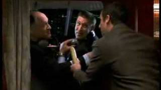 Mr. Deeds canta "Space Oddity" no helicóptero